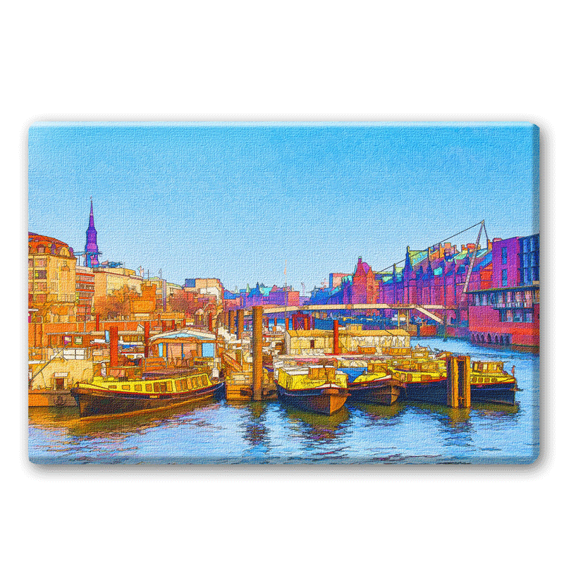 Am Hamburger Binnenhafen liegen einige Boote neben der Speicherstadt