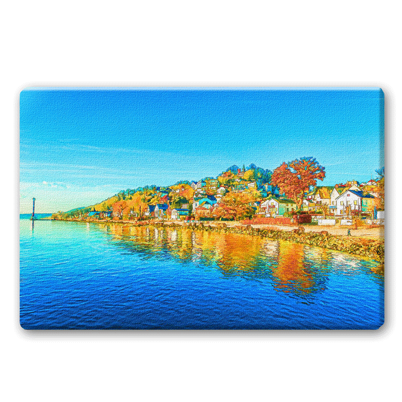 Der Elbstrand in Blankenese am Treppenviertel. IM Wasser spiegeln sich die Häuser.