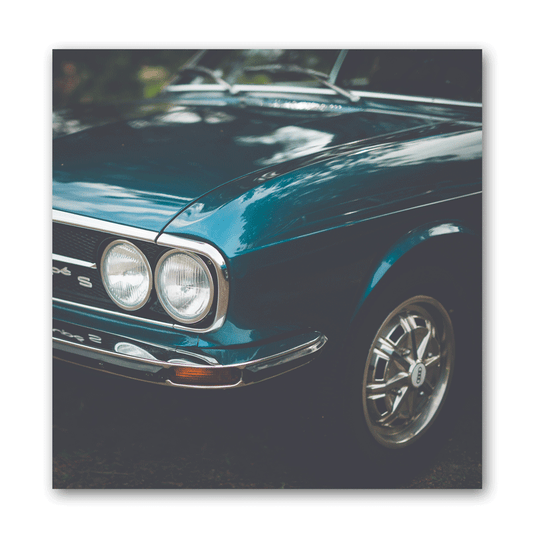 Fotografie eines Oldtimers in blau.