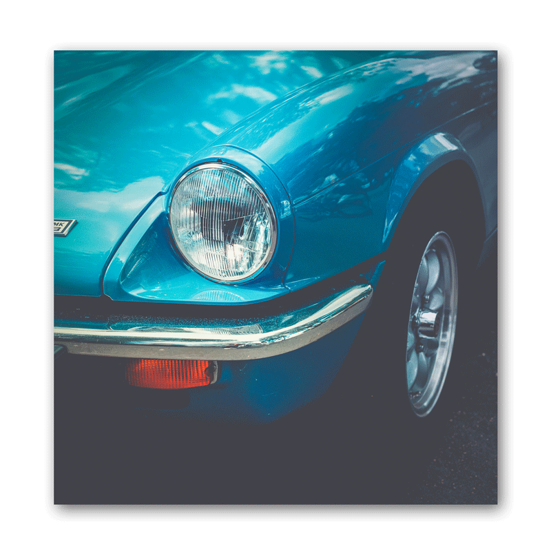 Nahaufnahme eines blauen Oldtimers